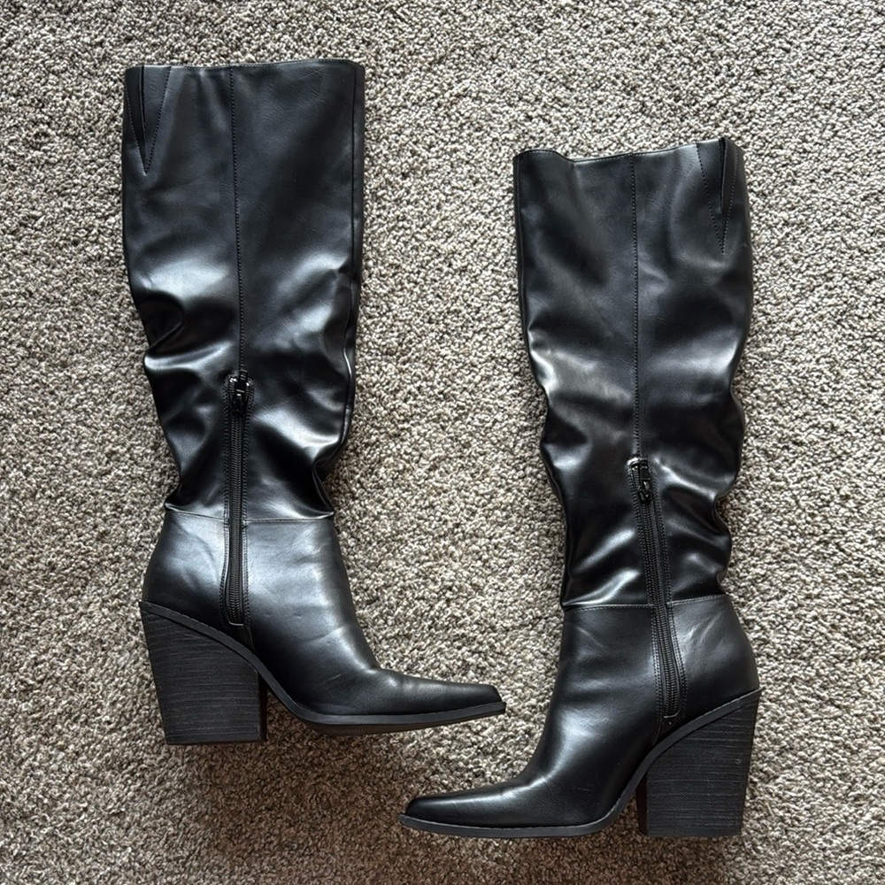 Charles By Charles David Black Heeled Boots - Picture 3 of 8